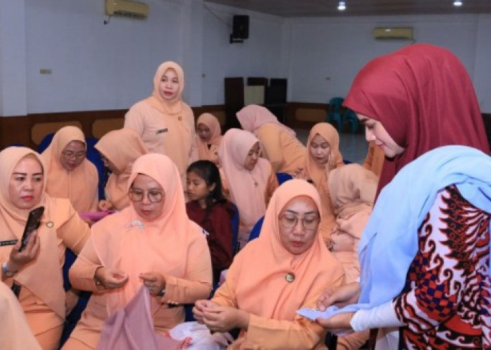 DWP OKU Selatan Gelar Pelatihan Seni Memayet Jilbab