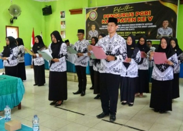 Ketua PGRI OKU Selatan Lantik Pengurus Baru, Tekankan Solidaritas Guru