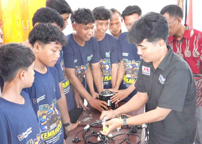 PT PLN (Persero) UIP Sumbagsel  Tingkatkan Kompetensi Siswa dan Guru SMK