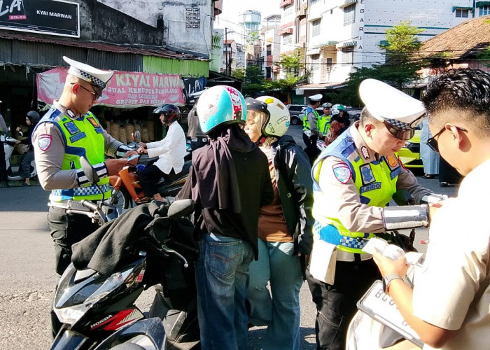 Satlantas Polres  OKU Tindak 300 Pelanggar dengan Tilang Manual