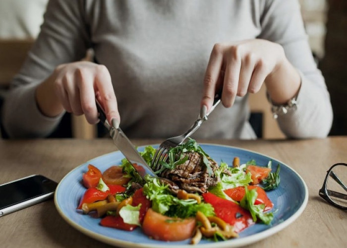 Lebaran Tanpa Drama Timbangan Naik: Ini Cara Cerdas Mengontrol Pola Makan