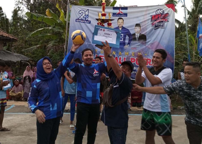 Ketua DPC Demokrat OKU Tutup Turnamen Bola Voli AHY Cup 