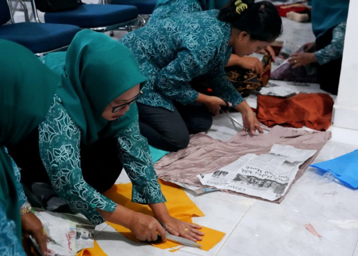 Beri Pelatihan Pemanfaatan Kain Perca