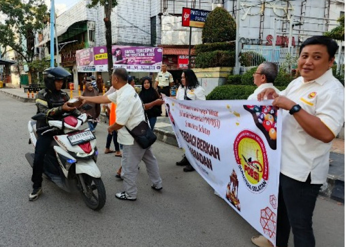 Ramadan Penuh Kepedulian, POBSI Sumsel Turun ke Jalan Bagikan Takjil