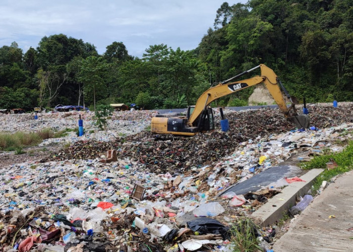 Belum Miliki Alat Pengelolaan Sampah Sampah, Menumpuk Timbulkan Bau Tak Sedap