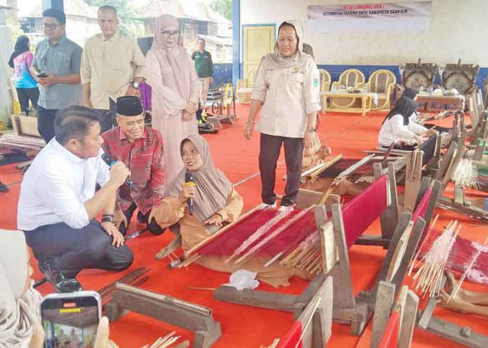 Apresiasi Perajin Tenun dan Pandai Besi