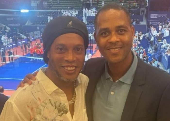 Ronaldinho Beri Pesan Spesial kepada Kluivert Jelang Lawan China dan Jepang