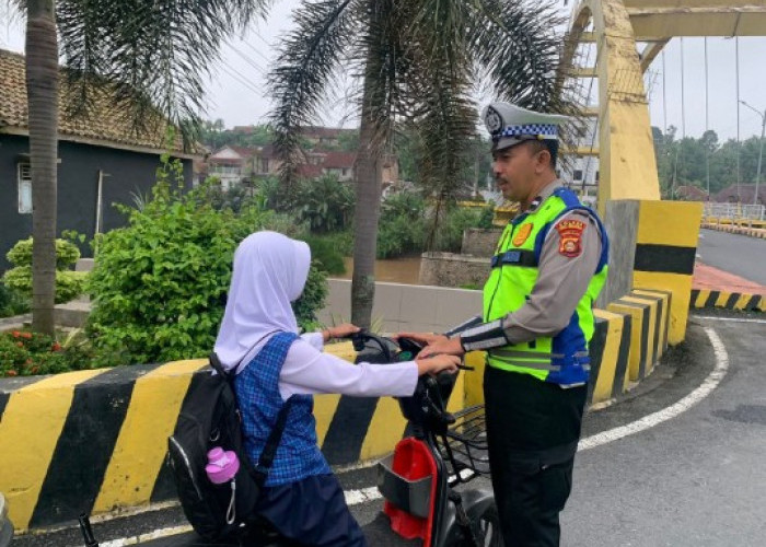 Imbau Orang Tua Awasi Anak Gunakan Sepeda Listrik di Jalan Raya
