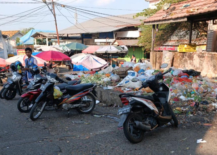 Bau Tak Sedap Akibat Sampah, Ubah Suasana Pasar Baru Baturaja Terkesan Jorok dan Kumuh