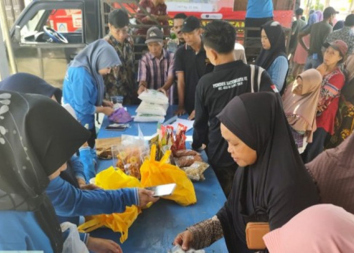 Gelar Pasar Murah “Mulang Tiuh”, Warga Serbu Sembako Murah