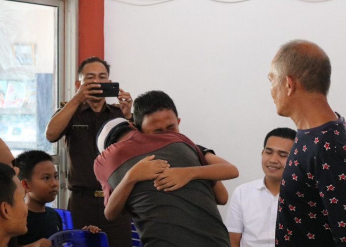 Tukang Ojek Bebas Jadi Tersangka Akibat Beli HP Tuk Belajar Anak