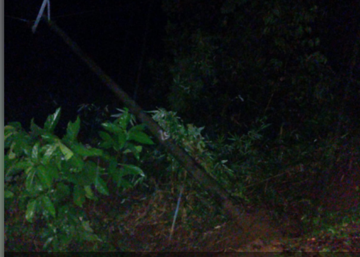 Tanah Longsor Robohkan Tiang Listrik di Ulu Ogan, PLN Baturaja Lakukan Perbaikan Intensif