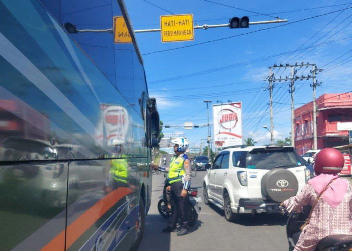 Urai Kemacetan di Pengandonan-Simpang Meo, Polisi Lakukan Rekayasa Lalu Lintas