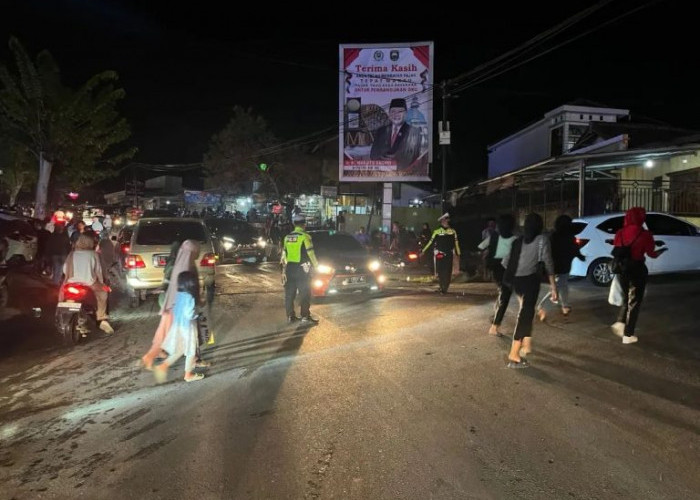 Pasar Malam di OKU Dijaga Polisi, Macet Akibat Parkir Sembarangan