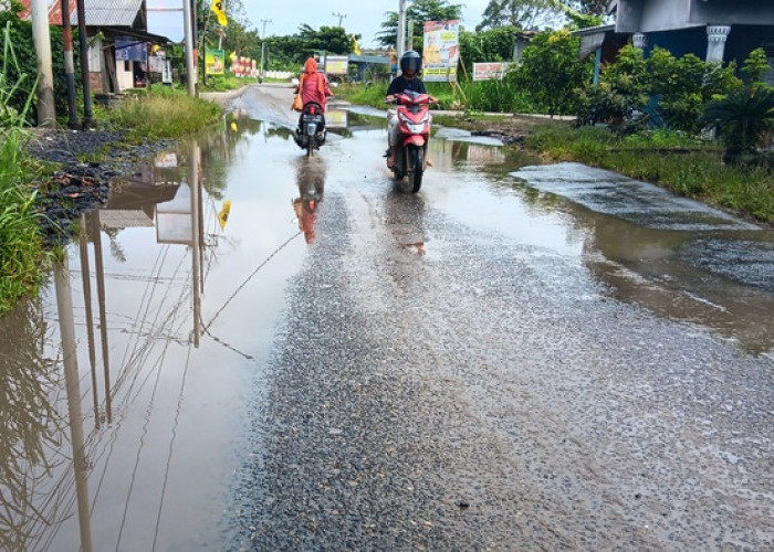 Rawan Banjir, Jalan Lintas di OKUS Sering Banjir Tak Miliki Saluran Pembuangan