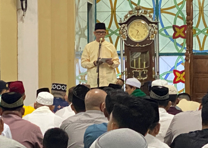 Bupati dan Wakil Bupati OKU Sholat Ied di Islamic Center Baturaja
