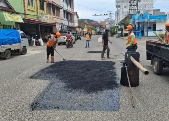 Respons Cepat Demi Keselamatan, Jalan Protokol Muaradua Mulai Diperbaiki