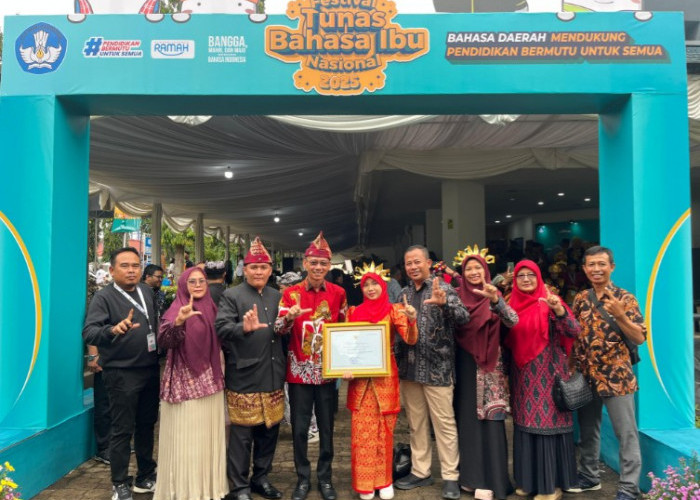 Pemkab OKU Timur Terima Penghargaan Bergengsi dari Kemendikdasmen
