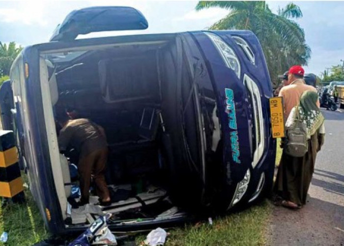 Bus Pengangkut JCH OKU Timur Terguling 