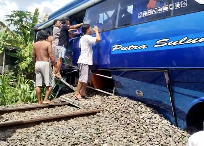 Kecelakaan Bus Putra Sulung Vs Kereta Api Expres Rajabasa, 1 Penumpang Meninggal Dunia, Ini Identitasnya