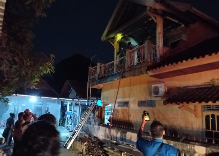 Rumah Dua Lantai di OKU Terbakar