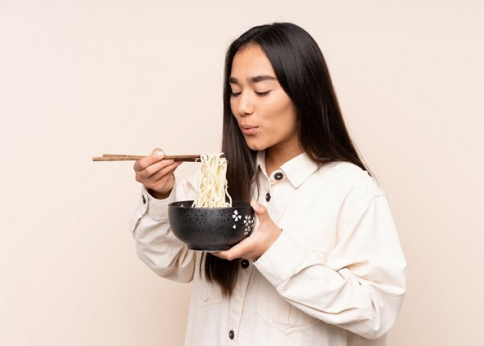 7  Bahaya Meniup Makanan Panas yang Jarang Diketahui