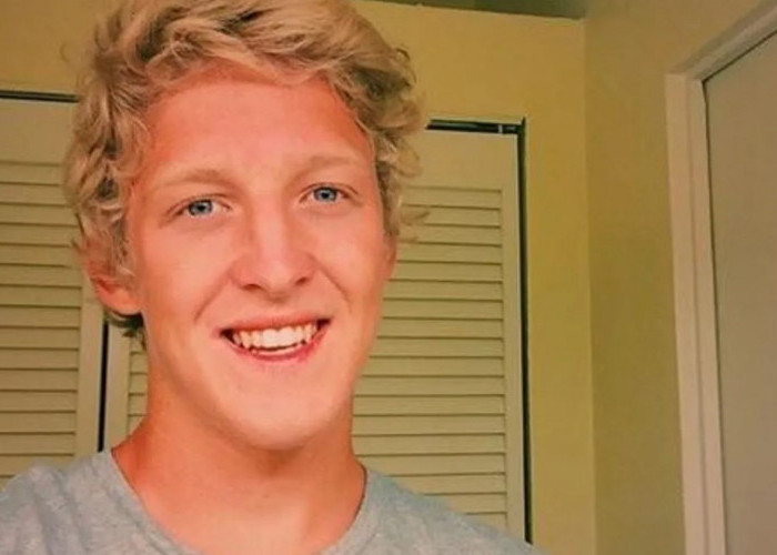 Tfue Menang Main Fortnite di Pesawat Pakai Internet Starlink
