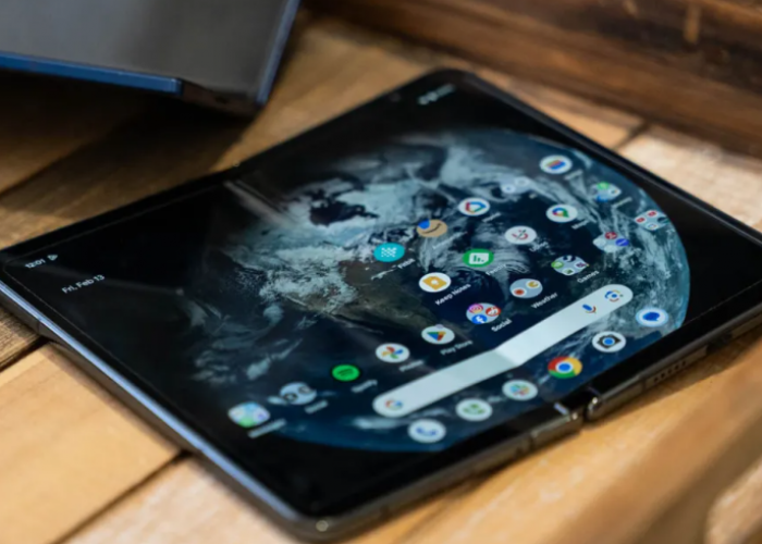 Samsung Wide Fold, HP Lipat Lebih Lebar yang Siap Tantang iPhone Foldable?