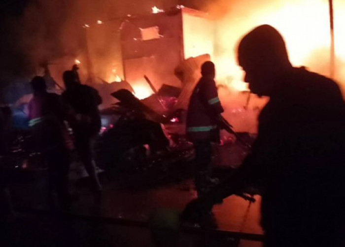 Kebakaran Pasar Saka Selabung OKU Selatan, Lima Los Ludes Terbakar