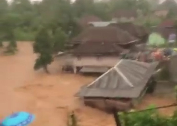 Banjir Bandang di OKU Selatan Hanyutkan Rumah