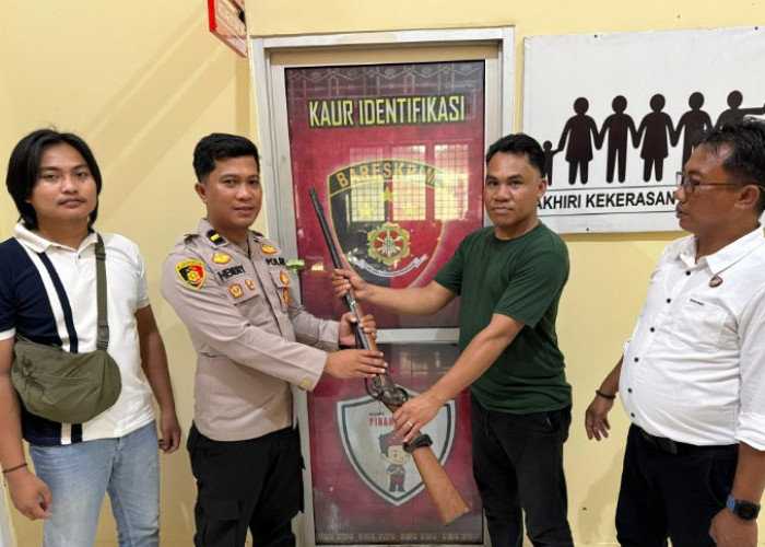 Warga Serahkan Senpira Secara Sukarela