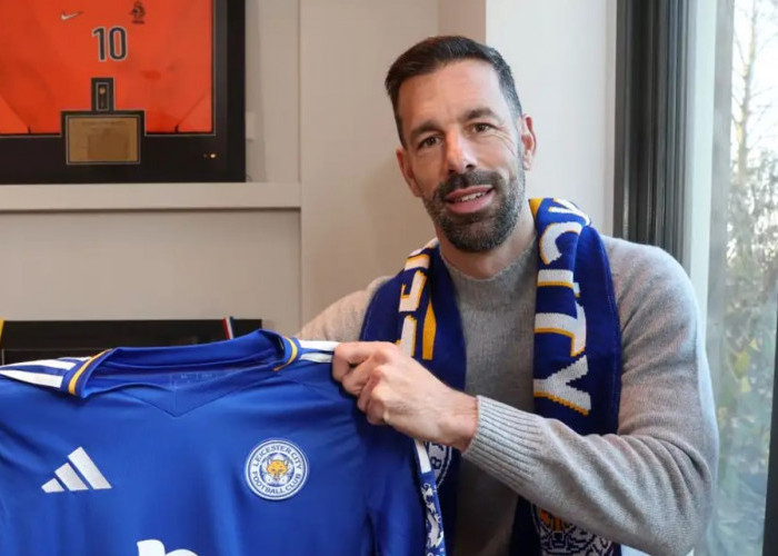 Ruud van Nistelrooy Resmi Nahkodai Leicester