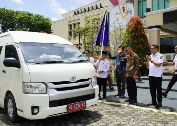 Lepas 10 Jemaah Umroh sebagai Bentuk Apresiasi untuk Insan Berprestasi