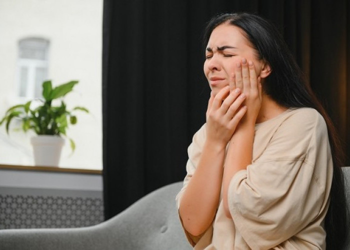 5 Cara Mengatasi Gusi Bengkak Secara Alami agar Cepat Kempes