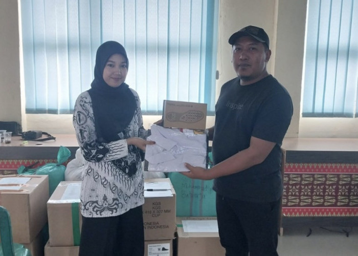 20 SMP Swasta di OKU Terima Seragam Gratis