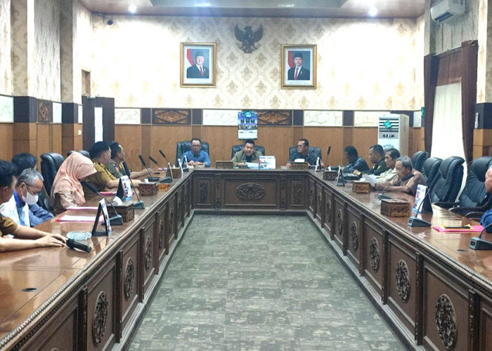 DPRD OKU Cari Jalan Tengah, Pedagang Minta Keringan Denda Tunggakan Kios!