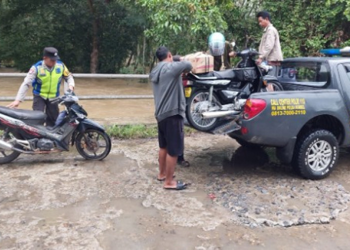 Turunkan Personel Bantu Warga Kebanjiran