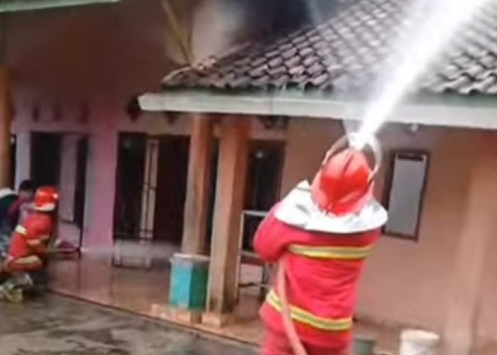 Diduga Akibat Korsleting Listrik, Rumah Warga Way Betung Terbakar