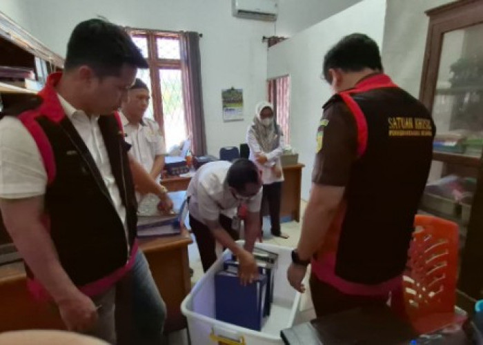 KPU OKU Timur Digeledah Enam Jam oleh Penyidik Kejari