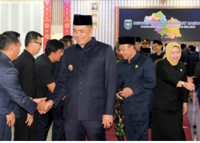 Bupati Abusama Jawab Pandangan Fraksi DPRD dalam Rapat Paripurna OKU Selatan