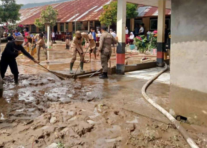 Sungai Warkuk Meluap, Dua Desa Terendam