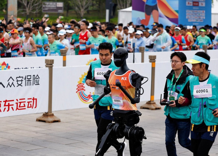 China Siap Gelar Kompetisi Robot Humanoid Pertama