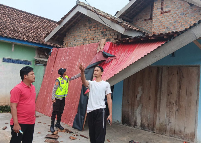 Angin Puting Beliung Terjang OKU, Puluhan Rumah Rusak