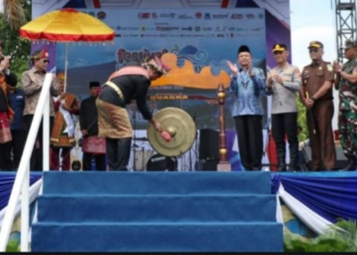 Ribuan Warga Padati Festival Danau Ranau 2025, Pariwisata OKU Selatan Makin Bergeliat
