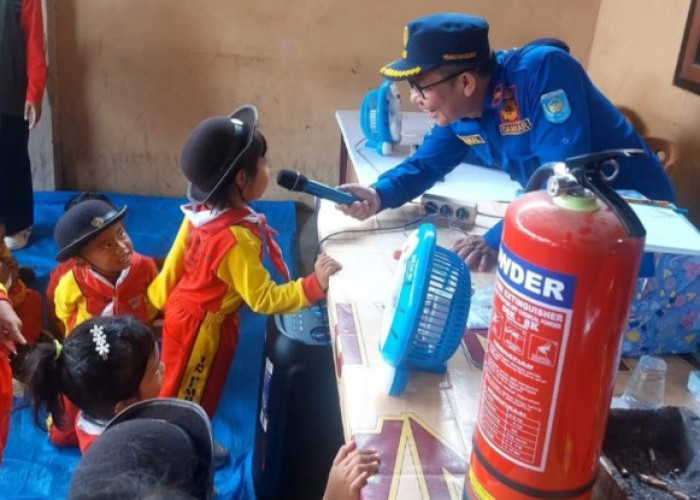 Disdamkarmat OKU Selatan Kenalkan Edukasi Pencegahan Kebakaran kepada Siswa TK