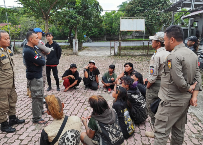 Markas Dibongkar, Belasan Anak Punk di Baturaja Datangi Kantor Sat Pol PP OKU