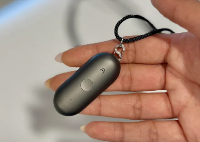 Gadget AI Sekecil Ibu Jari, Plaud NotePin S Ini Bisa Rekam dan Ringkas Meeting Otomatis!