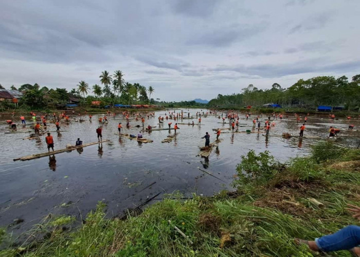 Tradisi Unik, Tangkap Ikan yang Tak Biasa