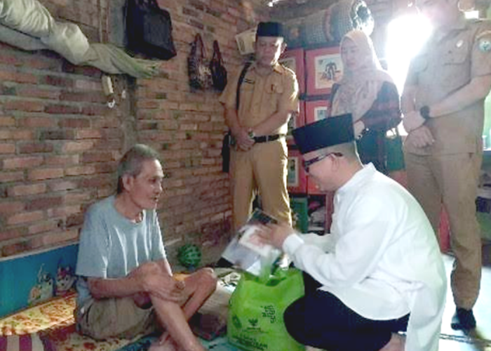 Sentuhan Empati, Bupati OKU Hadir Langsung Ringankan Derita Warga Sakit