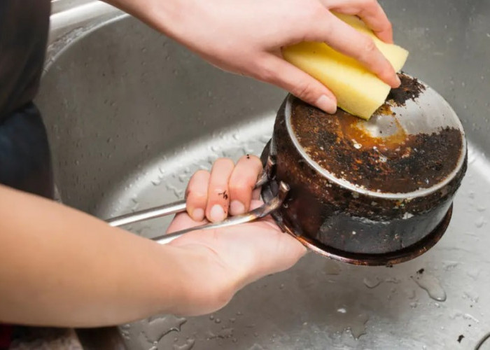 Baking Soda hingga Garam Bisa Bersihkan Kerak Gosong Pada Panci